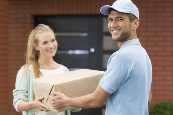 <strong>5 things that make a courier service the best in 2023</strong>